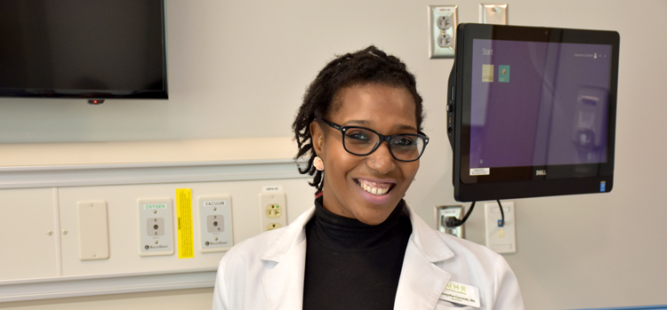 photo of Keneysha in a lab
